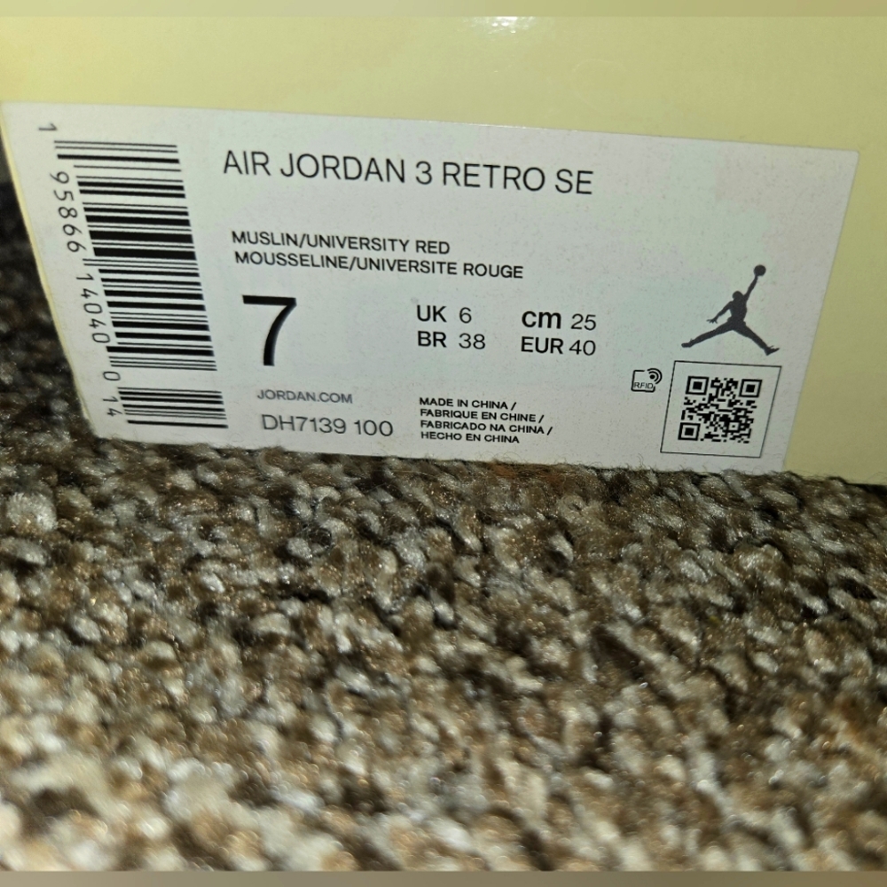 Jordan 3s Retro Muslin university red